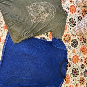 Lucky Brand Olive Graphic T-Shirt and Gap t-shirt bundle